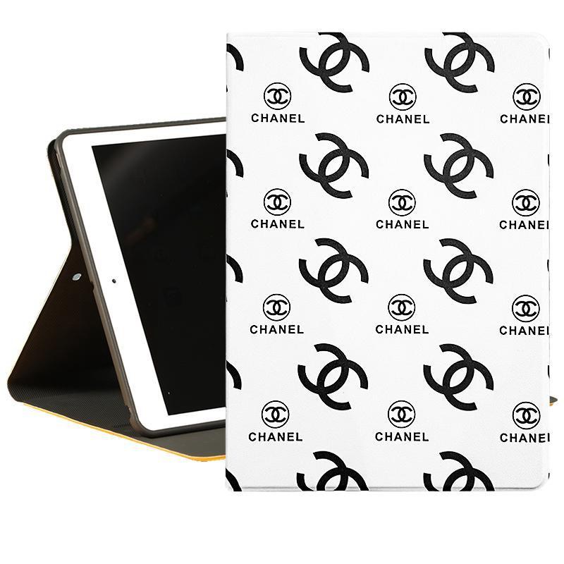 Chanel シャネルブランド アイパッド10/9/8カバー 耐衝撃ハイブランド iPad AIR 5 2023世代ケース手帳型 ケースカワイイ ブランド アイパッドmini6保護カバー 