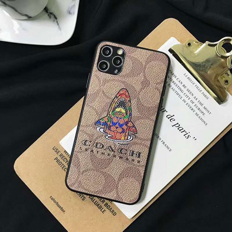 COACH/コーチ女性向け iphone 12/12 mini/12 pro/12 pro max/xr/xs maxケース ビジネス シンプル 鮫一角獣柄 ジャケット型Iphone xr/11/11pro maxケース ビジネス ストラップ付きアイフォンiphone 12/11/xs/x/8/7 plusケース ファッション経典 メンズ