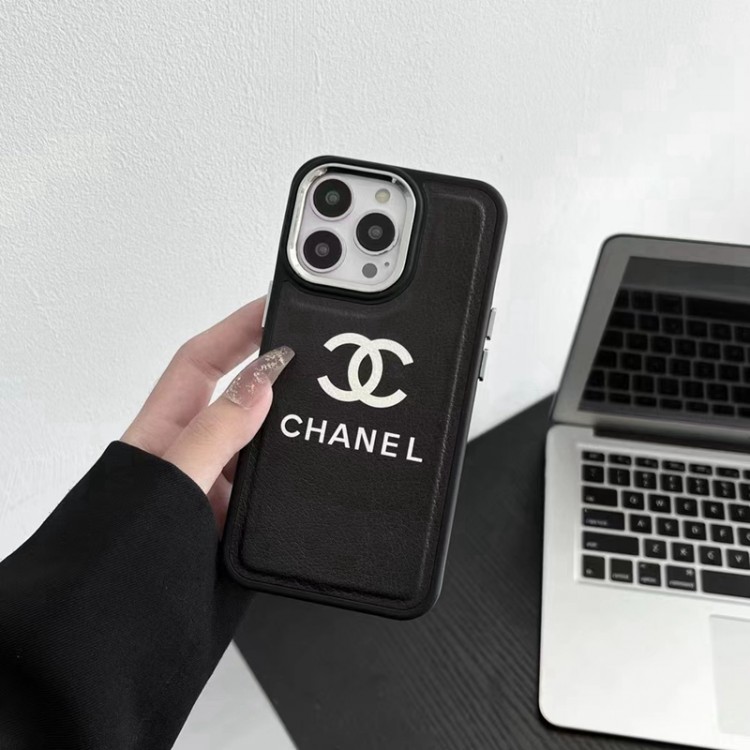 ブランド CHANEL アイフォン15+/14pro maxスマホカバー スタイリッシュ シャネル iPhone15/14/14proケース 華奢レザー iPhone14Plus/13/13pro maxケース 銀色ボタン iphone13pro/12Pro/11スマホケース 純正レザー アップル12/12pro maxカバー 衝撃保護 メンズ レディース