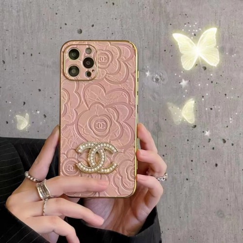 Chanel シャネル iPhone14plus/14proスマホケース フレーム 塗装デザイン ブランド アイフォン14pro max/14カバー 上質レザー カメリア 型押し加工 iphone13/13Pro max/13Pro カバー おしゃれ 美しい iPhone12/12 pro/12 pro maxカバーケース パールロゴ レディース