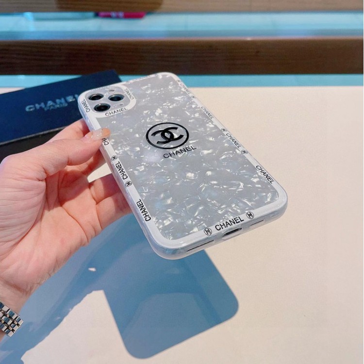 Chanel シャネルブランドiPhone16 15 14pro maxケースメンズiPhone 15pro max/14proスマホカバー耐衝撃オシャレ芸能人愛用するブランドアイフォン15 14 proケースカバー