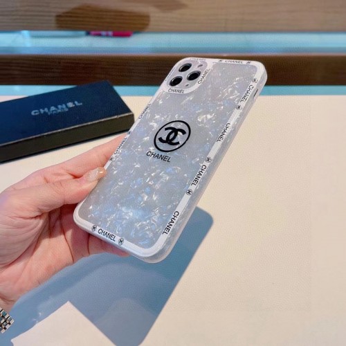 Chanel シャネルブランドiPhone16 15 14pro maxケースメンズiPhone 15pro max/14proスマホカバー耐衝撃オシャレ芸能人愛用するブランドアイフォン15 14 proケースカバー