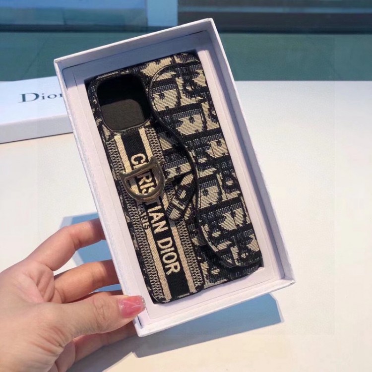Dior ディオールブランドiPhone16 15 14pro maxケースメンズiPhone 15pro max/14proスマホカバー耐衝撃オシャレ芸能人愛用するブランドアイフォン15 14 proケースカバー