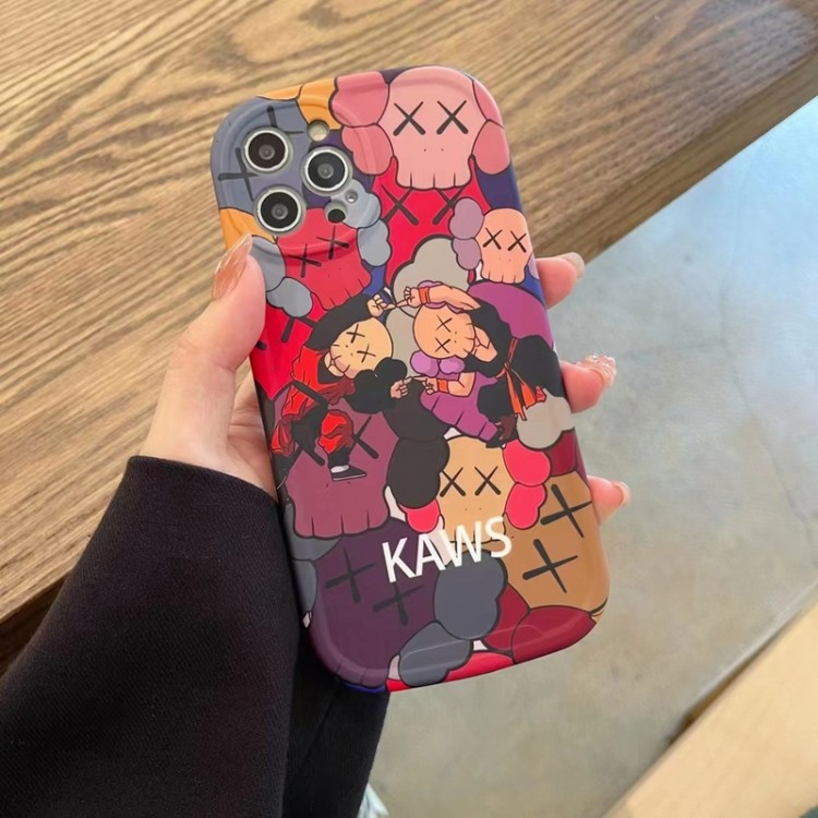 カウズ iphone14/13PROケース ブランド 個性スタオル KAWS アイフォン13pro max/13カバー ソフト 衝撃吸収 IPHONE12pro/12pro maxスマホケース 韓国 オシャレ iPhone11/11pro maxスマホカバー 高品質 フィット 男女兼用