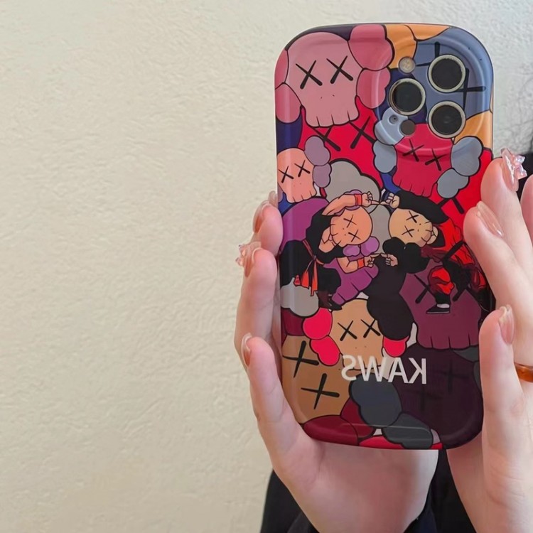 カウズ iphone14/13PROケース ブランド 個性スタオル KAWS アイフォン13pro max/13カバー ソフト 衝撃吸収 IPHONE12pro/12pro maxスマホケース 韓国 オシャレ iPhone11/11pro maxスマホカバー 高品質 フィット 男女兼用