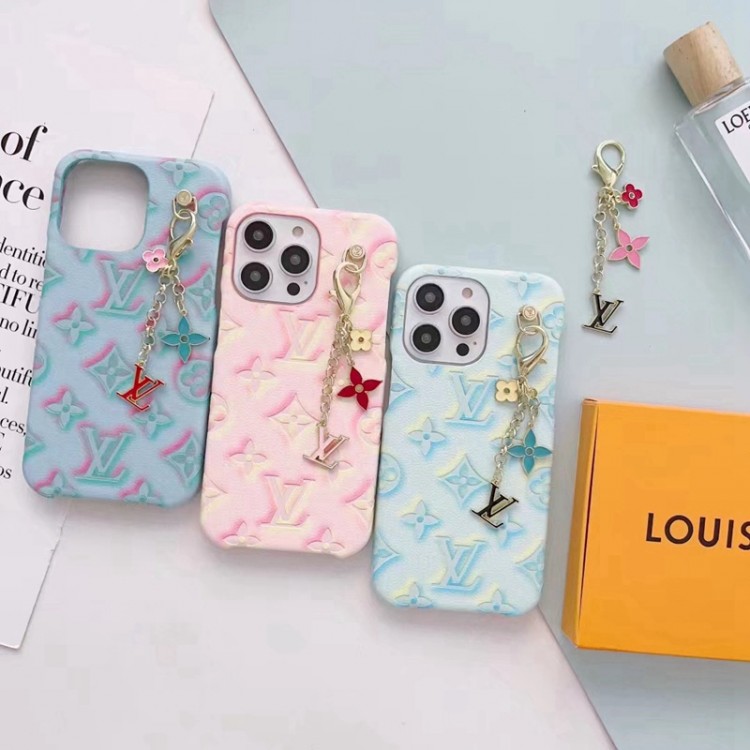 ルイヴィトン かわいい iphone14pro maxスマホカバー ロゴエンボス加工 LOUIS VUITTON アイフォン14plus/14ケース ブランド チェーンペンダント付き iPhone14pro/13Pro max/13携帯カバー 上質レザー 高級感 iPhone13pro/12/12proケース 衝撃吸収 アップル12pro max/11proケース おしゃれ レディース愛用