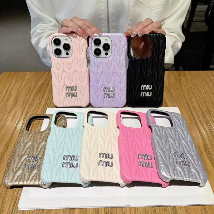 ミュウミュウ ブランド アイフォン15plus 14プロマックスマホカバー かわいい MiuMiu iPhone 15pro max/14proスマホカバー 耐衝撃 オシャレ レディース愛用するアイフォン15 14 proケースカバー 手触り良い 高級感