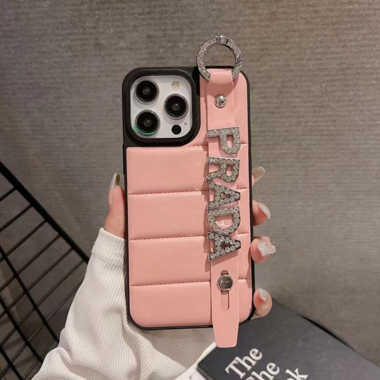 Prada プラダiPhone 15pro max/14proスマホカバー耐衝撃オシャレ芸能人愛用するブランドアイフォン15 14 proケースカバーアップル15/14 pro max plusケース全機種対応パロディ