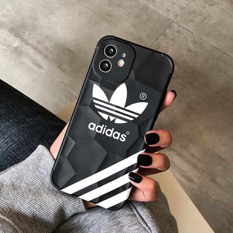 アディダスiphone13/13pro/13pro maxケースブランド 個性 凹凸紋 滑り止め adidas アイフォン12Pro/12/12pro maxカバー 定番ロゴ おしゃれ 傷防止 iphone11pro/11pro max/11ソフトケース耐衝撃 放熱性よい メンズ レディース