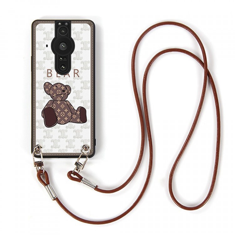 ブランド バーバリー Xperia pro-iスマホケース 斜め掛けストラップ 携帯便利 レディースCELINEエクスペリアpro-i 携帯カバー 可愛いクマ柄 軽量 放熱性よい メンズ