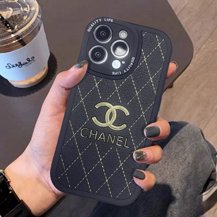 シャネル iphone14plus/14スマホカバー Chanel 気品がよい iphone14pro max/14proケースハイブランドシンプル 高級感 アイフォン13pro/13スマホカバー ソフト 耐衝撃 IPHONE12pro/12pro maxケース 高品質 メンズ iphone11proケース 金色ロゴ 菱格の柄