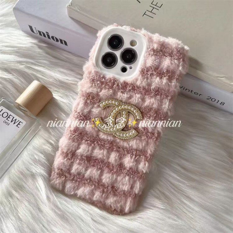 CHANEL/シャネルiPhone 14 Pro max ケースもふもふ iPhone14 plus/14proケース ブランド  可愛い iPhone 13 /13pro ケース パールロゴ 気質 アイフォン13 pro maxカバー TPU ソフト 秋冬 暖かい ふわふわ iPhone12 Pro Max ファーケース iPhone12 Pro ケース iPhone 11 Pro maxケース 滑り止め 本体を保護 レディース