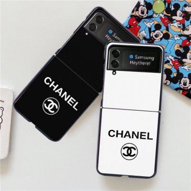 Chanel シャネル 黒白デザイン Galaxy Z Flip4 5 スマホケース 背面レザー ギャラクシーz flip3 4 5携帯カバー 簡約 オシャレ Samsung z flip4 3ケース 耐用性 落下保護 galaxy ゼットフリップ4 5ケース ファッション 高級感 レディース 男子