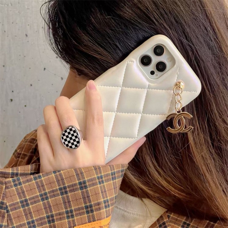 Chanel シャネルアイフォン16 pro max 17 15 14 16 plusハイブランドケースiPhone16  17 15pro max 16pro 13 12スマホカバー耐衝撃オシャレ芸能人愛用するブランドChanel アイフォン17 16 pro15 16 proケースカバー