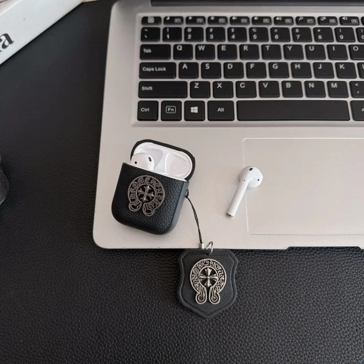 クロムハーツ Chrome Heartsブランドエアーポッズ プロ3 pro2 4 3 2 max保護ケースairpods 4 pro3 pro2 3カバー 軽量 紛失防止AirPods 3 4ブランドケース 携帯便利 ファッションメンズ向けAirPods  Pro3/4/3/2/1ケースブランドかっこいい