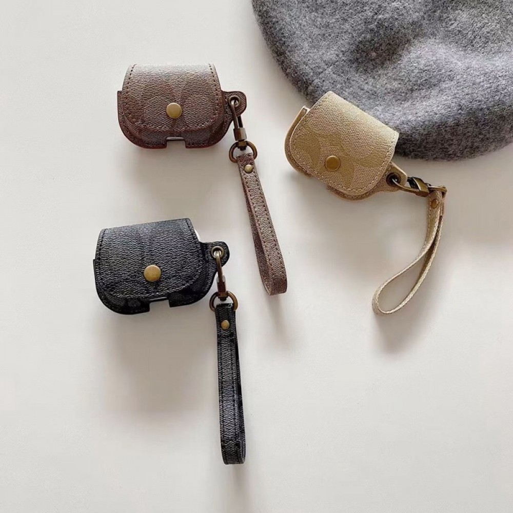ブランドCOACHエアーポッズ3保護ケース コーチ AirPods Proレザーケース 手作り ファッション 同色のハンドストラップ 高級手作り 耐衝撃
