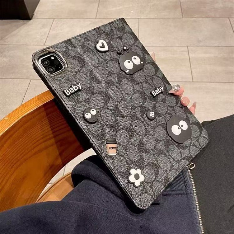 Coach コーチブランド アイパッド11/10/9/8カバー 耐衝撃ipad pro12.9インチカバーブランド男女愛用おしゃれ iPad AIR7/5 6/mini6 7手帳型ケース 全面カバーアイパッド ポロ12.9/11インチケースカバー多機能性