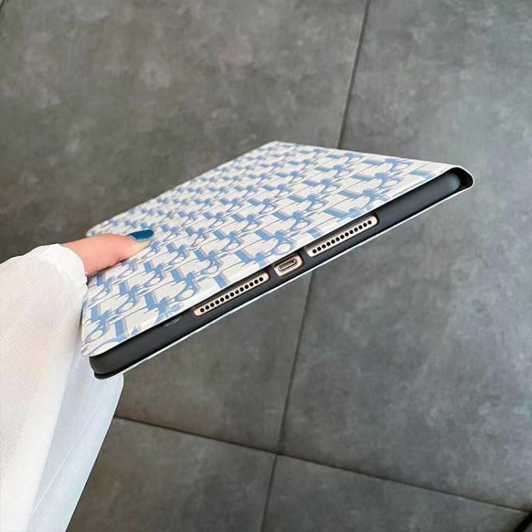 Dior ディオールハイブランド iPad AIR 5 2023世代ケース手帳型 ケース全面保護 ブランド アイパッド ポロ12.9/11インチソフトケース 耐用性 オシャレおしゃれ iPad AIR5/mini6手帳型ケース 全面カバーアイパッド ポロ12.9/11インチケースカバー多機能性