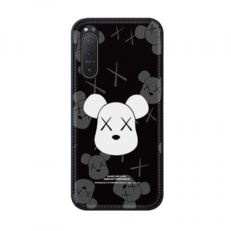 Kaws ブランドXperia 5III/1iii携帯ケース かわいい 個性熊柄 流行り カウズ xperia 1ii/5ii/革カバー 放熱性よい 落下保護 エクスペリア10IIIカバー 可愛い ファッション メンズ 人気 フィット レディース