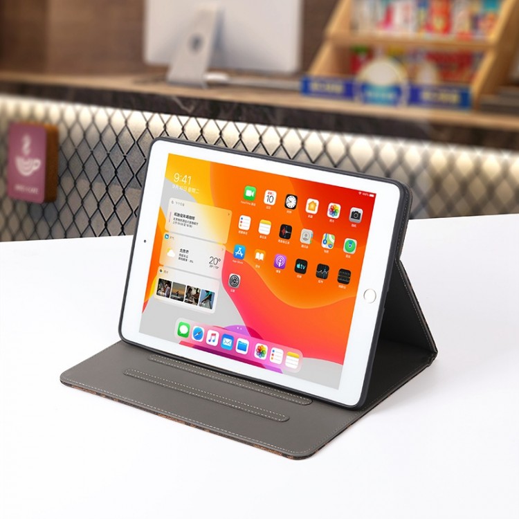 ハイブランドフェンディ iPad pro11インチ（2021/2020/2018）世代ケース 保護手帳型 傷防止 fendi アイパッドmini6/5/4カバー スタンド可 定番FF柄 ipad pro10.5/9.7インチ布ケース 耐衝撃 ペンホール付き IPAD 9/8/7カバー 多機能性 ファッション