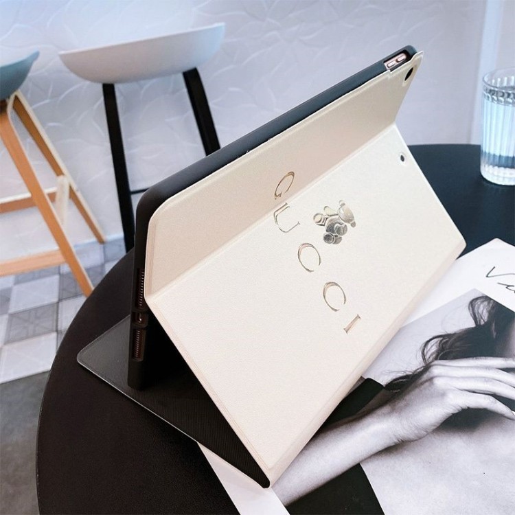 Gucci グッチブランド アイパッド10/9/8カバー 耐衝撃ハイブランド iPad AIR 5 6 2023世代ケース手帳型 ケース全面保護 ブランド アイパッド ポロ12.9/11インチソフトケース 耐用性 オシャレおしゃれ iPad AIR5 6/mini6 7手帳型ケース 全面カバー