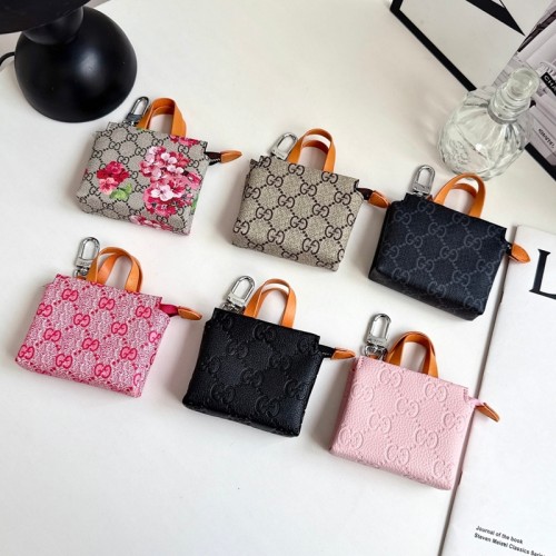 Gucci グッチブランドエアーポッズ 5 ultra max プロ3 pro2 4 3 2 max保護ケースかわいいエアーポッズ 5 ultra max/プロ3/4/3/2/1カバー個性スニーカー形のairpods 5 4 pro2 pro3ケース ブランド 人気メンズ向けAirPods 5 ultra max/Pro3/4/3/2/1ケースブランドかっこいい