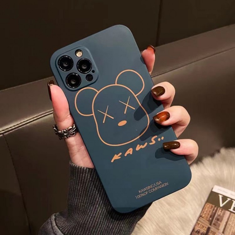 流行りブランド カウズ iPhone13pro max/13pro/13スマホケース 黒色 クール kaws アイフォン12pro/12pro max/12シリコンカバー 耐衝撃 レンズ保護 おしゃれ iphone11pro max/11pro/11ソフトケース 可愛い クマ柄 汚れにくい メンズ レディース