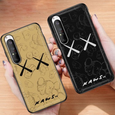 KAWS ブランド Galaxy s22ultra/s22+/a53/a73ケース 軽量 カウズ アイフォン14max/13pro/12mini/11pro max携帯カバー 背面レザー 耐衝撃 Xperia 1IV/5IV/5III/10IVカバー 高品質 フィット 薄型 メンズ 放熱性抜群