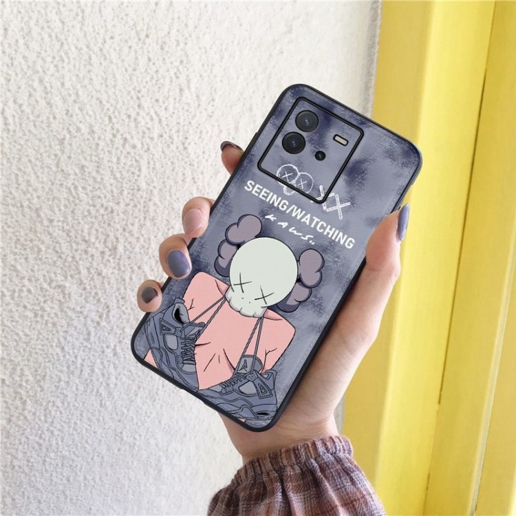 流行りブランド iphone14Plus/13Promax/12mini/11proケースカウズ 個性 Kaws XPERIA 5iv/5iii/1iv/10 ivスマホケース 軽量 スリム GALAXY S23plus/S22+/S22ultra/A53/S21/note20uレザーカバー 耐衝撃 レンズ保護 iphone14/13pro/12pro maxソフトケース 高品質 人気  オシャレ