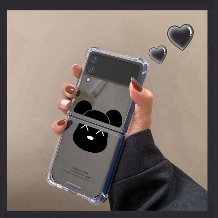 カウズ ギャラクシー Z FLIP4 スマホケース 四角設計 ソフト KAWS ブランドGalaxy z flip3スマホカバー 落下保護 GALAXY Z Flip4透明ケース 個性熊柄 ファッション 軽量 放熱性抜群 メンズ