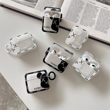 カウズ AirPods pro2保護ケース 柔らかい 耐衝撃 KAWS エアーポッズ PRO カバー 個性 ファッション airpods 3/2/1ブランドケース 黒白デザイン 男女