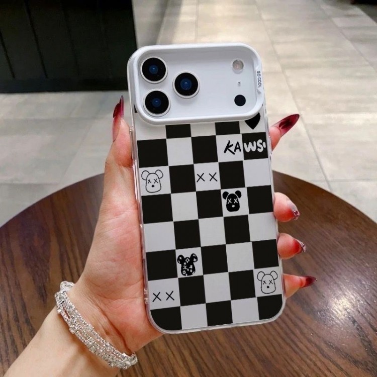 Kaws カウズiPhone 16 15 plus 16 17pro max Airブランドスマホケース芸能人愛用するブランドアイフォン17 16 pro15 16 pro maxケースカバーアップル AIR 17 16e 15 pro max 16 plusケース全機種対応パロディ