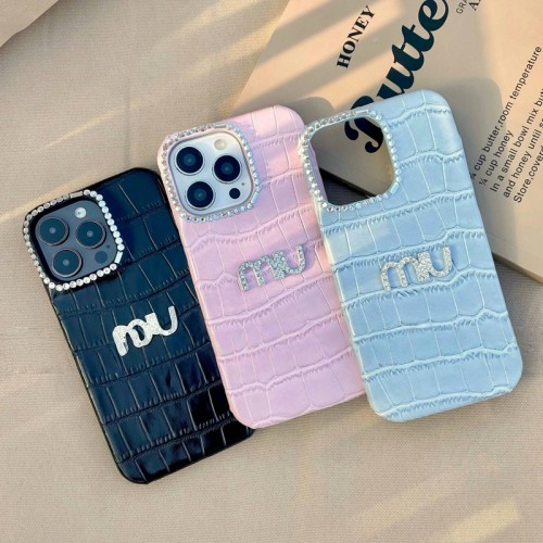 ミュウミュウ MiuMiuアイフォン16 pro max 17 AIR 15 14 16 plusハイブランドケースブランドアイフォン16 pro max Air 17 15plus 16プロマックスマホカバー男女兼用芸能人愛用するブランドアイフォン17 16 pro15 16 pro maxケースカバー