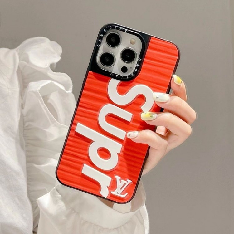 ブランド Supreme lv アイフォン15+/14pro携帯カバー 立体ロゴ シュプリーム iPhone14Pro maxスマホケース 指紋キズ防止 シンプル iPhone13pro max/13proケース  柔らか 衝撃吸収  iphone12mini/12/11ケース 個性 ファッション 男性