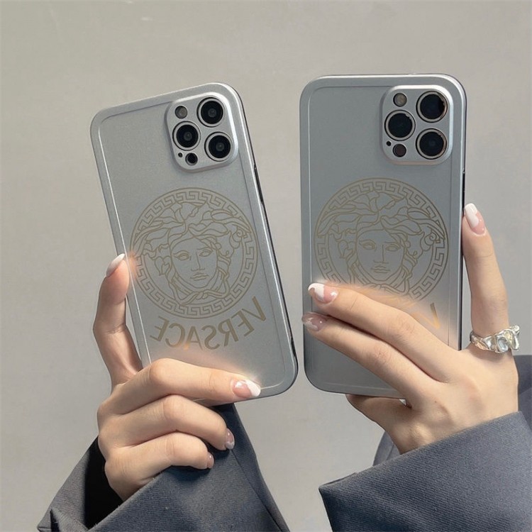 ヴェルサーチiphone13/13pro/13pro maxカバー 個性 シルバー塗装 クール ハイブランド versace アイフォン12Pro/12mini/12pro maxケース 経典人頭柄 黄変防止 iphone11pro/11pro max/11ソフトカバー 耐衝撃 ファッション 男の子 レディース