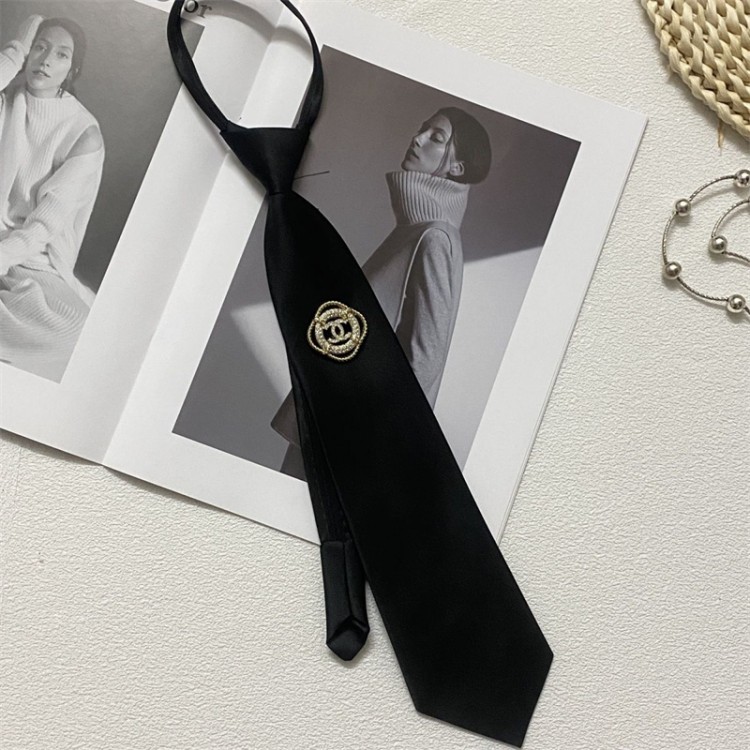 Chanel シャネル ブランドネクタイ 黒 メンズワンタッチネクタイ 女性イージータイ アクセサリー ブラック ベットネクタイ ロゴチャーム付き 韓国風  パーティー 着脱安い 人気