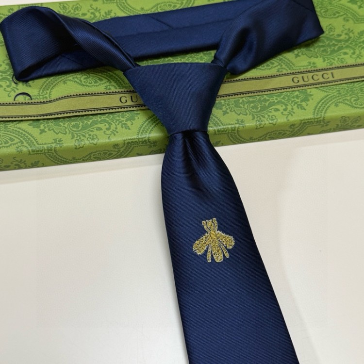 ブランドグッチ刺繍ネクタイ 男女兼用 Gucciネクタイ 細身ネクタイ 蜜蜂柄 おしゃれ ビジネス カジュアル 高級感 父の日 プレゼント 贈り物 セレブ愛用