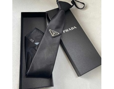 プラダ風ネクタイ｜忙しい朝も3秒装着！