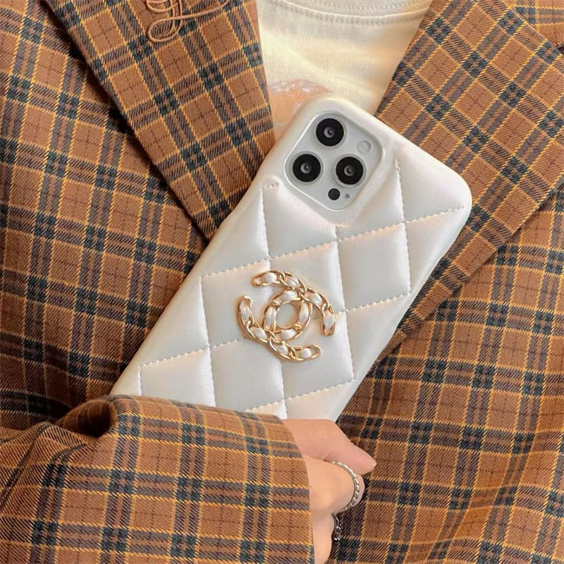 Chanel アップル17+ 16e 15 pro max 16 plusケース