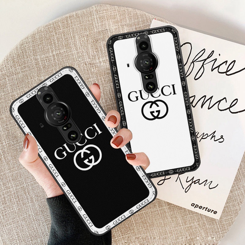 ペア揃い gucci アイフォン15 pro/14pro maxケースブランド 大人気 おしゃれ グッチ Galaxy s23/s23ultra/s23+/A54携帯カバー レンズ保護 キズ防止 エクスペリア 1v/5iV/10vケース 高品質 フィット