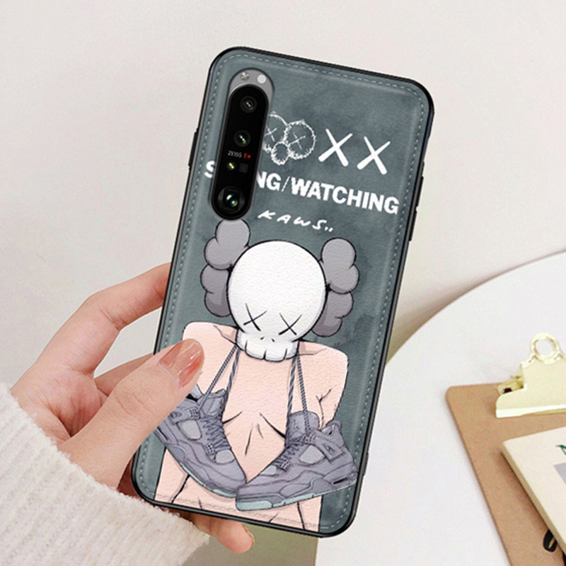 落下保護 kaws 高品質xperia 1iii/1iiレザーケース耐久性 フェット メンズ