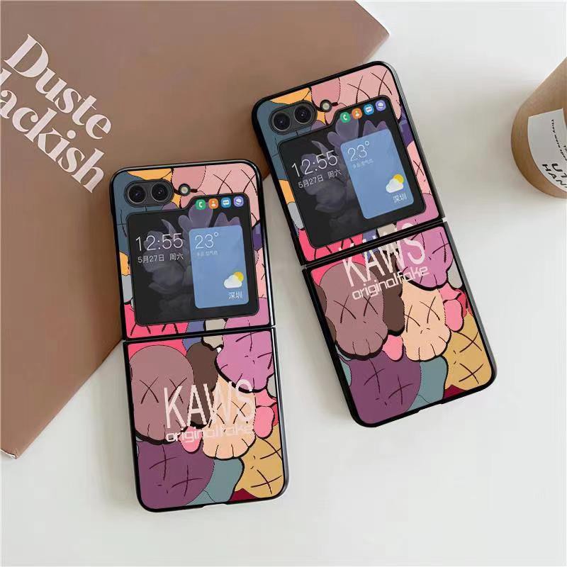 Kaws カウズブランドギャラクシーz flip4 5 fold5 4 3スマホカバースムーズ高級感galaxy z fold5 4 3ケース