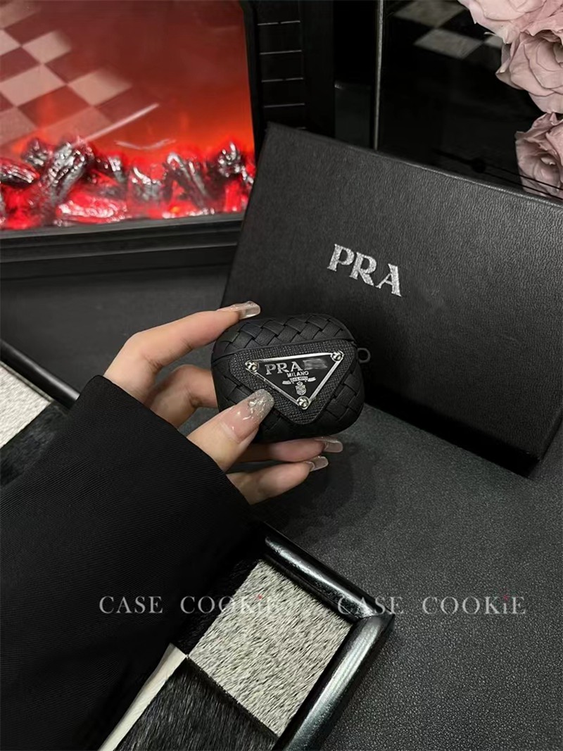 Prada プラダiPhone 15pro max/14proスマホカバー耐衝撃オシャレ芸能人愛用