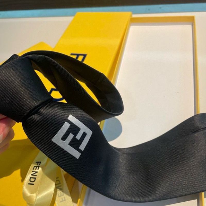 fendiビジネスネクタイ