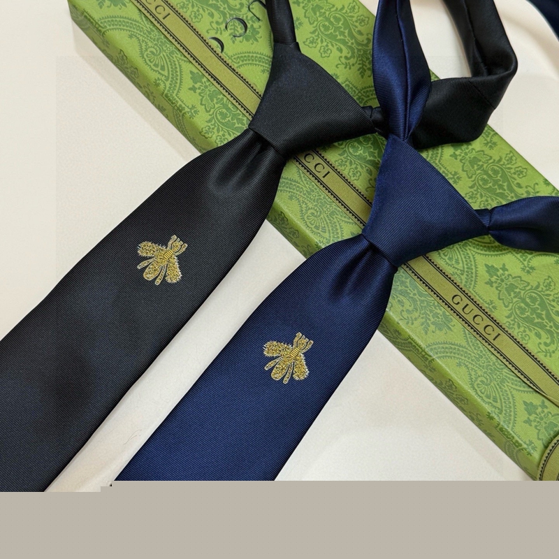 グッチカジュアルネクタイ