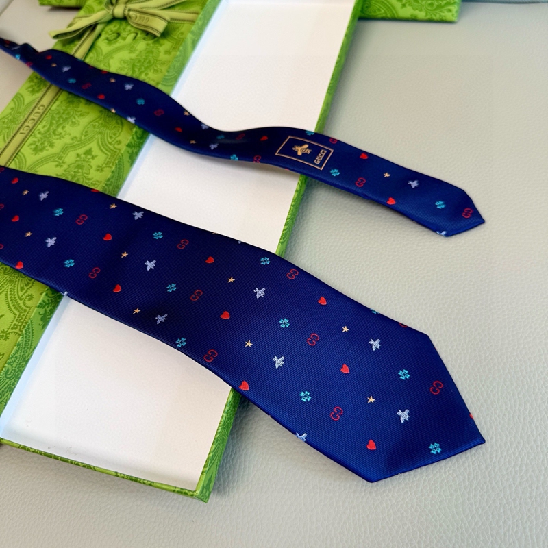 Gucciジャガードネクタイ おしゃれ